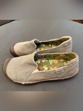 Keen Cush Summer Golden Slip On Shoes Canvas Loafers Flats
Women 9 Green